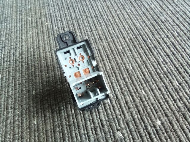 bontott SSANGYONG TIVOLI Jobb első Ablakemelő Kapcsoló