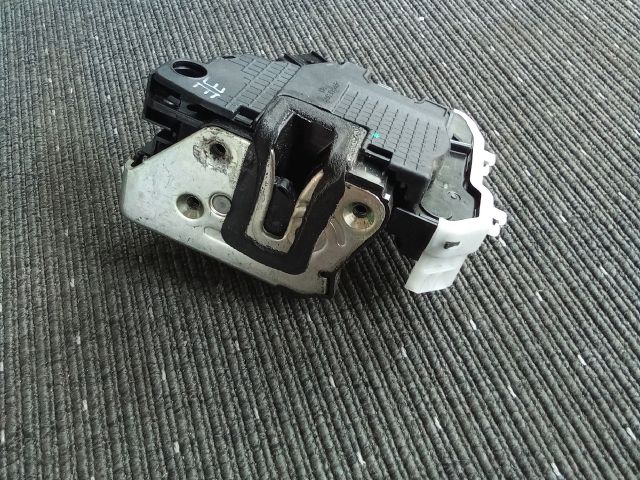 bontott SSANGYONG TIVOLI Jobb első Ajtózár