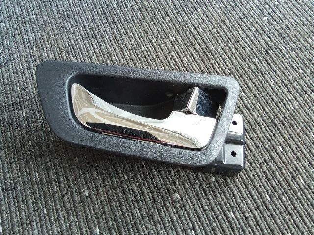 bontott SSANGYONG TIVOLI Jobb első Belső Kilincs