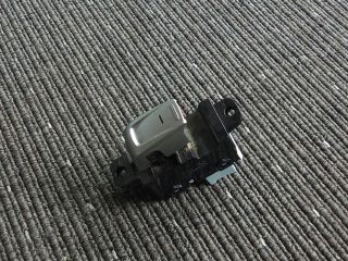 bontott SSANGYONG TIVOLI Jobb hátsó Ablakemelő Kapcsoló