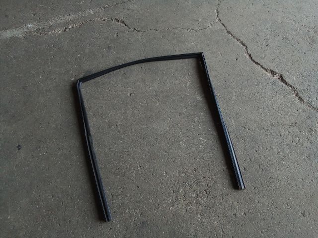 bontott SSANGYONG TIVOLI Jobb hátsó Ablakvezető Gumi