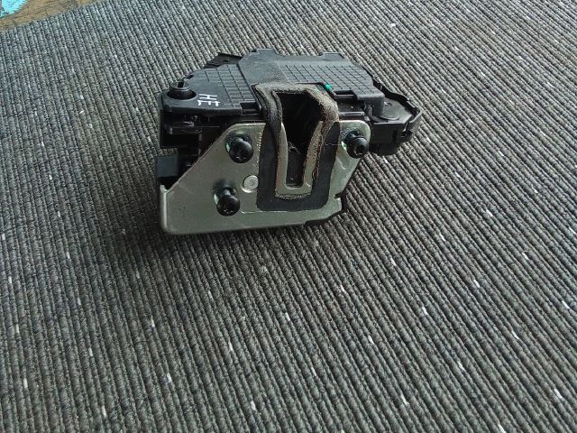 bontott SSANGYONG TIVOLI Jobb hátsó Ajtózár