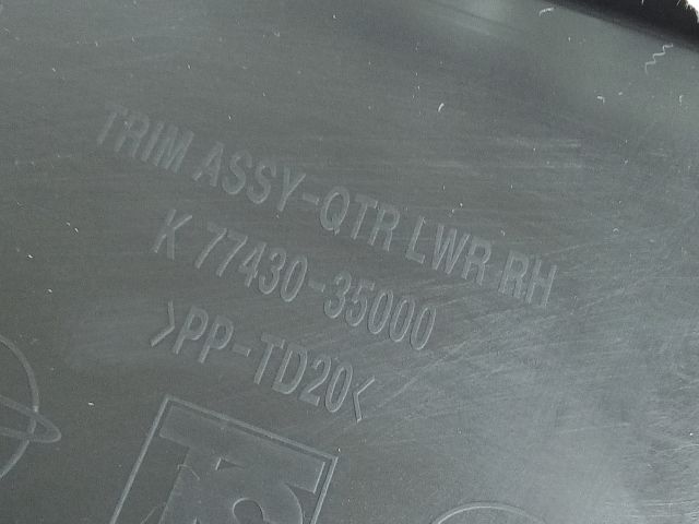 bontott SSANGYONG TIVOLI Jobb hátsó Csomagtér Burkolat (Műanyag)