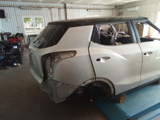 bontott SSANGYONG TIVOLI Jobb hátsó Negyed Karosszéria Csomag