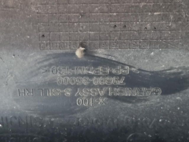 bontott SSANGYONG TIVOLI Jobb Küszöb