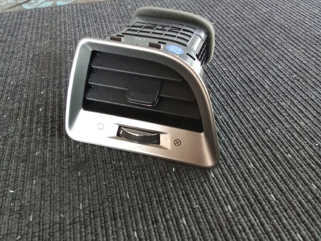 bontott SSANGYONG TIVOLI Jobb Szellőző