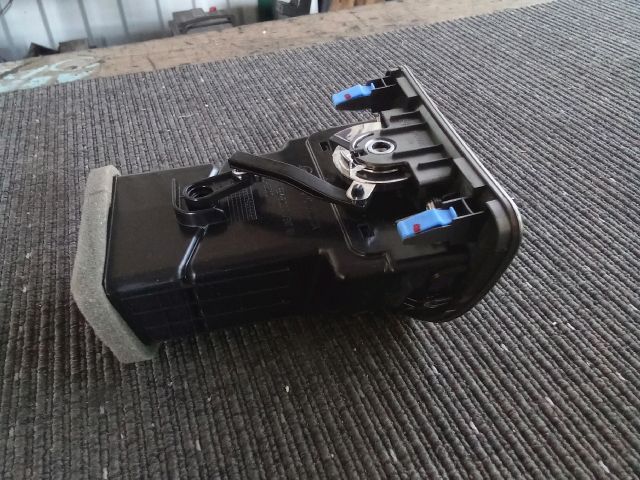 bontott SSANGYONG TIVOLI Jobb Szellőző