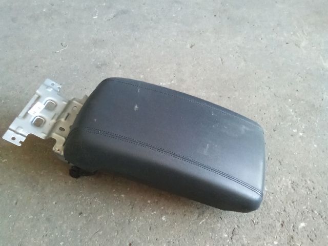 bontott SSANGYONG TIVOLI Könyöklő