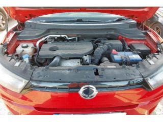 bontott SSANGYONG TIVOLI Könyöklő