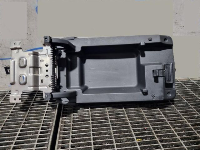 bontott SSANGYONG TIVOLI Könyöklő