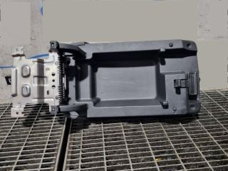 bontott SSANGYONG TIVOLI Könyöklő