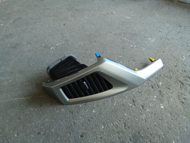 bontott SSANGYONG TIVOLI Középső Jobb Szellőző