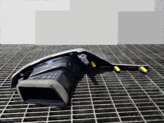 bontott SSANGYONG TIVOLI Középső Szellőző