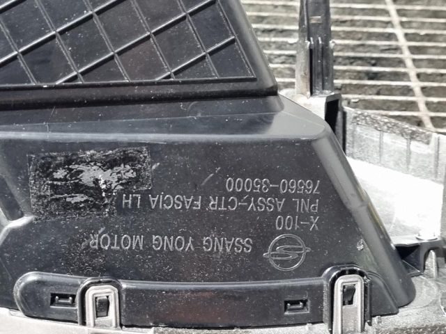 bontott SSANGYONG TIVOLI Középső Szellőző