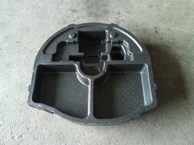 bontott SSANGYONG TIVOLI Pótkerék Szerszámtartó