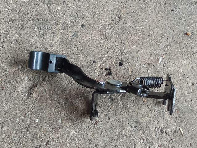 bontott SSANGYONG TIVOLI Tankajtó Nyitó Kar / Gomb