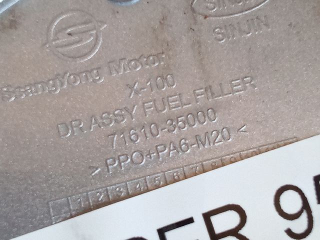 bontott SSANGYONG TIVOLI Tankajtó