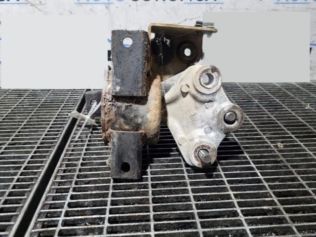 bontott SSANGYONG TIVOLI Tartó Bak