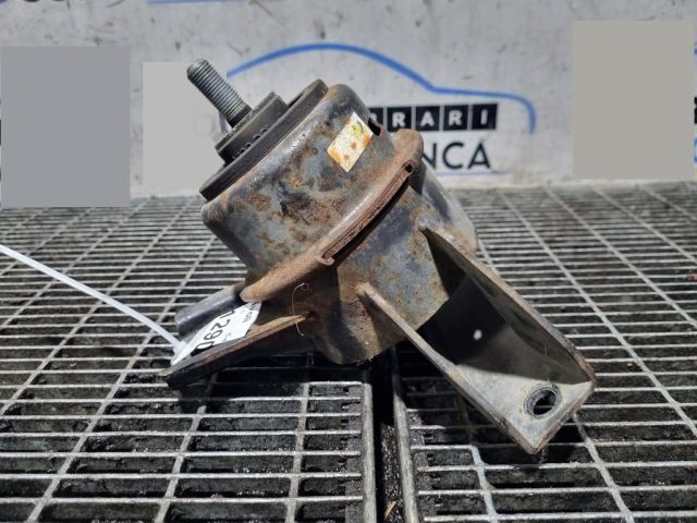 bontott SSANGYONG TIVOLI Tartó Bak