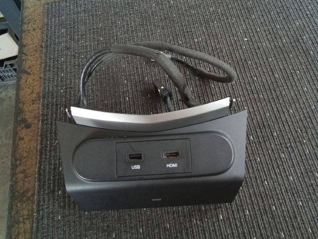 bontott SSANGYONG TIVOLI USB Aljzat