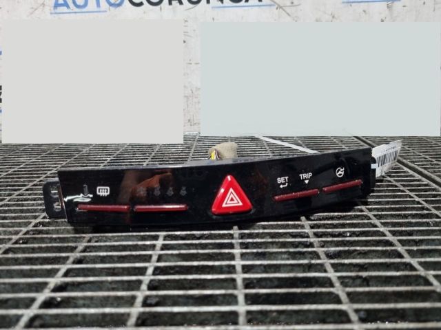 bontott SSANGYONG TIVOLI Vészvillogó Kapcsoló