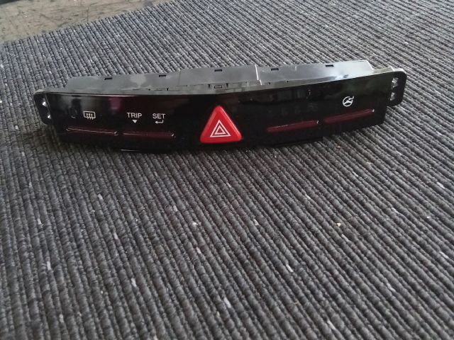 bontott SSANGYONG TIVOLI Vészvillogó Kapcsoló