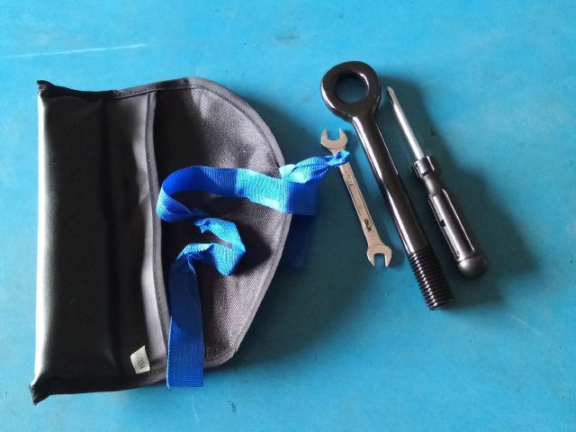 bontott SSANGYONG TIVOLI Vonószem