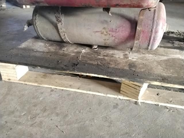 bontott STEYR 9S14 Akkumulátor Tartó