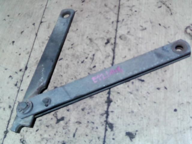 bontott STEYR 9S14 Motorháztető Bal Zsanér