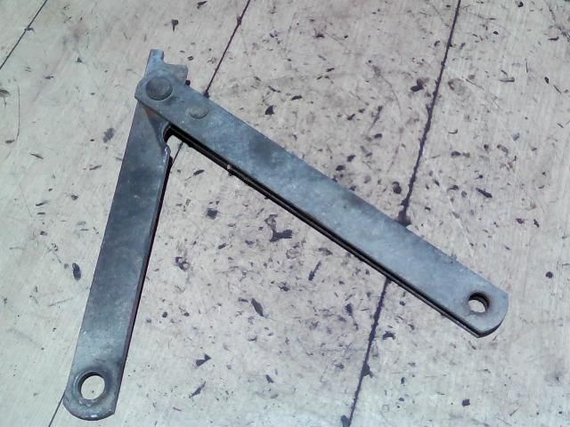 bontott STEYR 9S14 Motorháztető Bal Zsanér