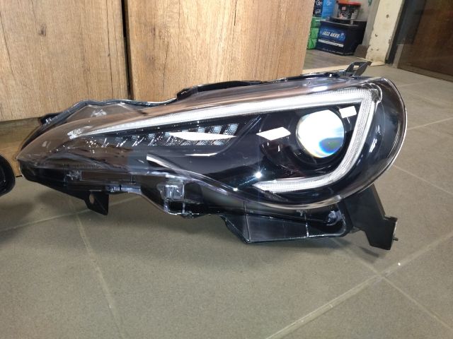 bontott SUBARU BRZ Fényszóró Pár