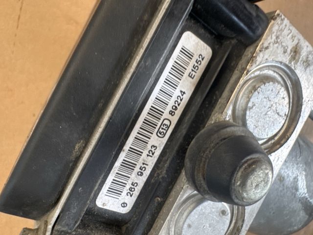 bontott SUBARU FORESTER ABS Kocka