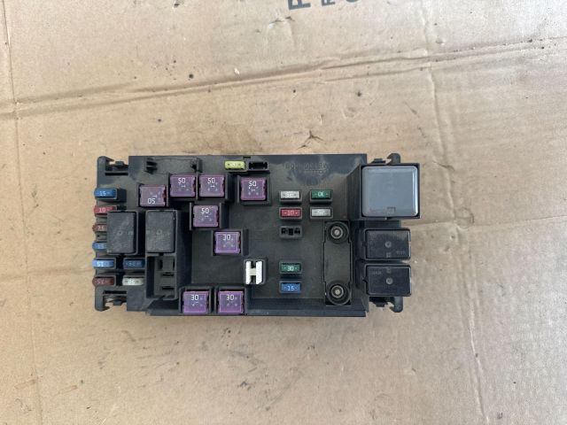 bontott SUBARU FORESTER Biztosítéktábla Motortér