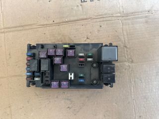 bontott SUBARU FORESTER Biztosítéktábla Motortér