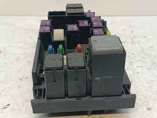 bontott SUBARU FORESTER Biztosítéktábla Motortér