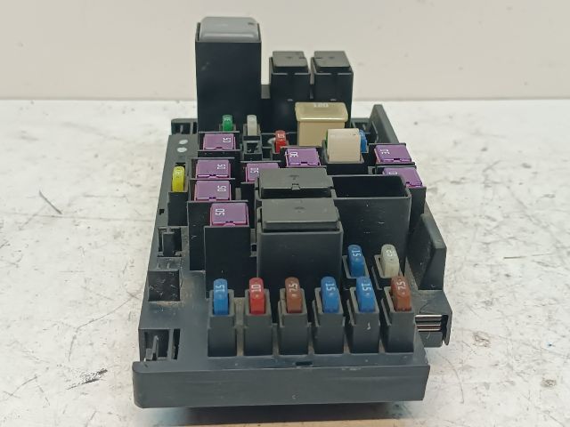 bontott SUBARU FORESTER Biztosítéktábla Motortér