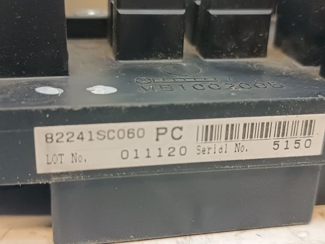 bontott SUBARU FORESTER Biztosítéktábla Motortér