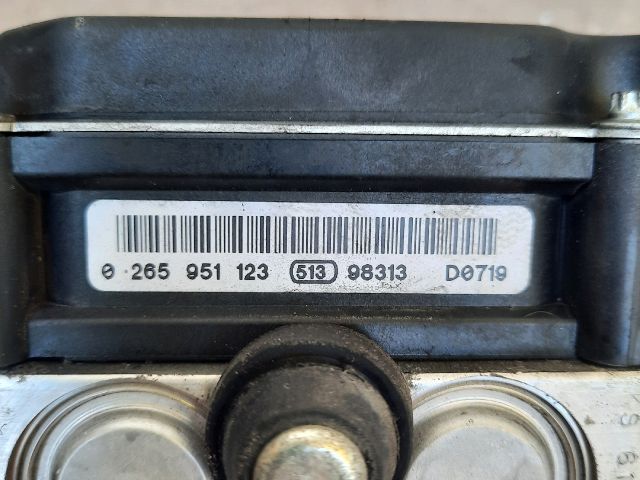 bontott SUBARU FORESTER ABS Kocka