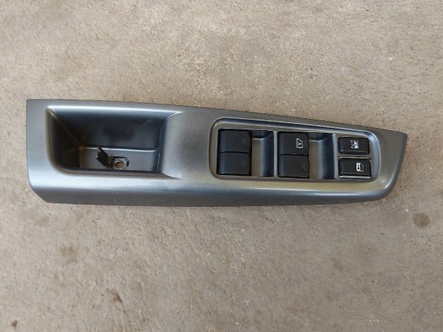 bontott SUBARU FORESTER Bal első Ablakemelő Kapcsoló