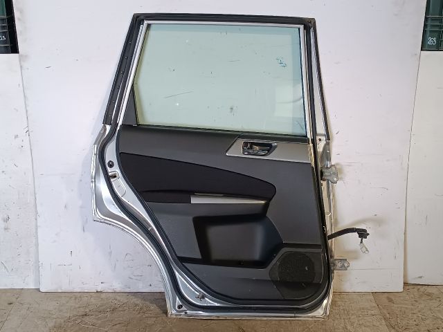 bontott SUBARU FORESTER Bal hátsó Ajtó (Részeivel)