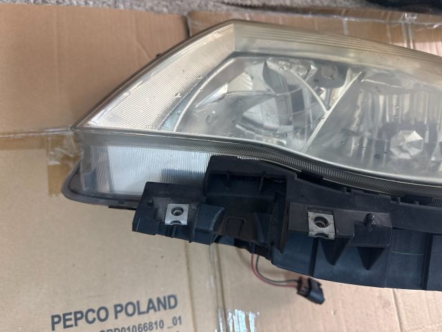 bontott SUBARU FORESTER Bal Xenon Fényszóró