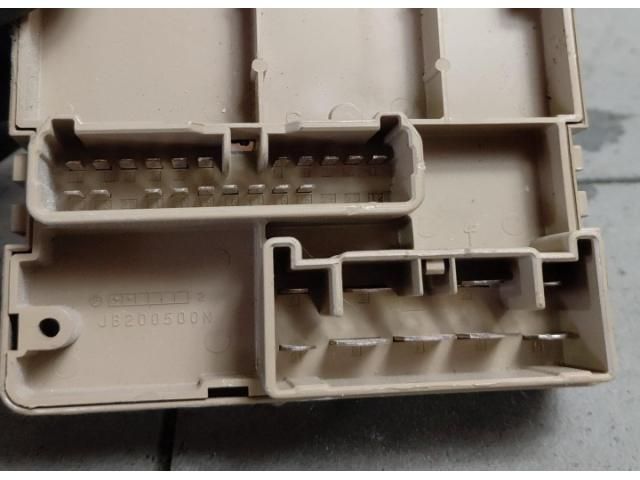 bontott SUBARU FORESTER Biztosítéktábla Utastér