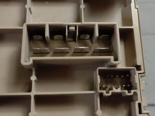 bontott SUBARU FORESTER Biztosítéktábla Utastér