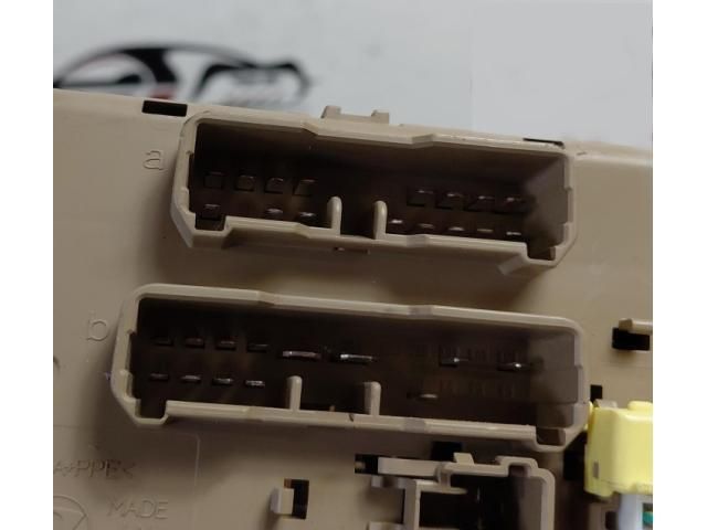 bontott SUBARU FORESTER Biztosítéktábla Utastér