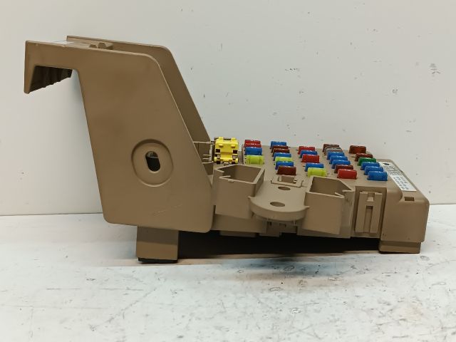 bontott SUBARU FORESTER Biztosítéktábla Utastér