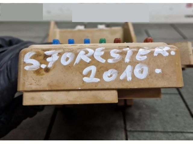 bontott SUBARU FORESTER Biztosítéktábla Utastér