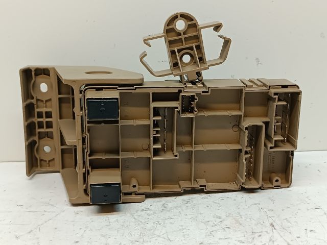 bontott SUBARU FORESTER Biztosítéktábla Utastér