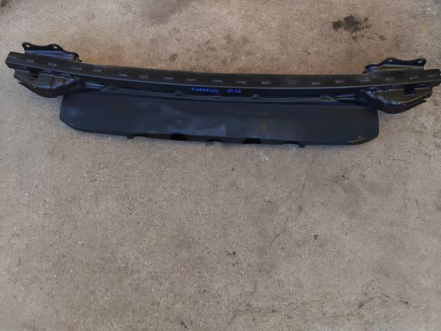 bontott SUBARU FORESTER Első Lökhárító Merevítő (Fém)