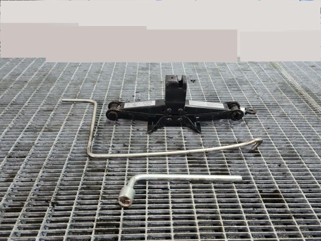 bontott SUBARU FORESTER Emelő