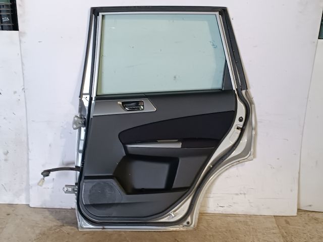 bontott SUBARU FORESTER Jobb hátsó Ajtó (Részeivel)